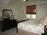 Spacious, attractively decorated 2 BR 1bath gated Apt, 4 Mins to Jobos Beach - 레지던스