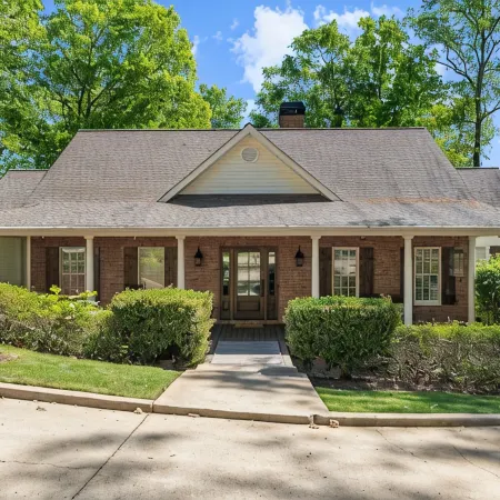 LAKEFRONT HOME DIRECTLY ON LAKE OCONEE WITH BOAT RENTAL
