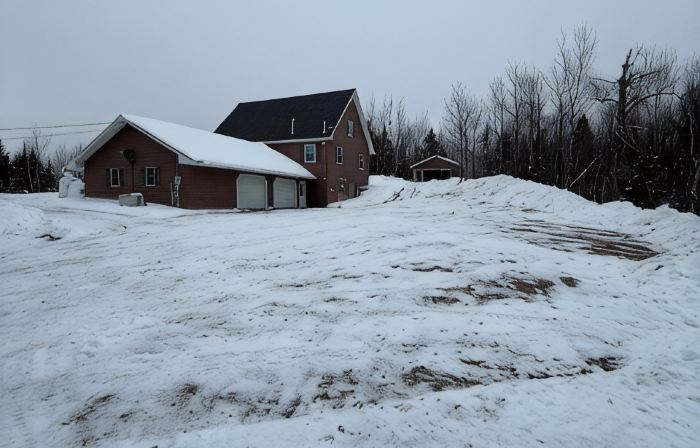 Back Lake Views! Sleeps 12, Flat Rate, Direct Atv & Private Snowmobile Access!