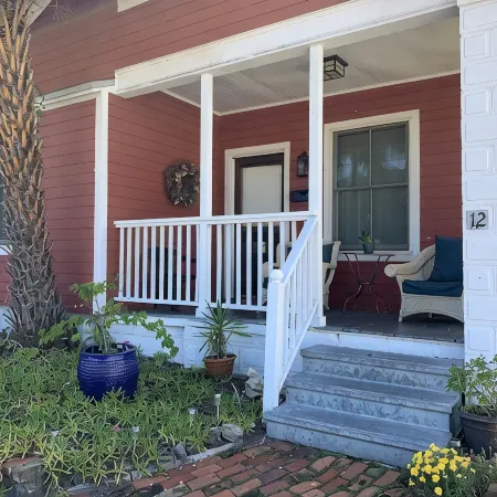 Three Bedroom, Sanitized, Pet Friendly Bungalow