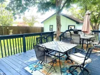 Spacious Victorian w/Game Room & Hot Tub - Homestays