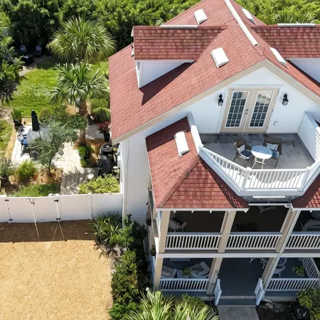 Luxury Beach House, Private Salt Pool. Walk to the Private Beach