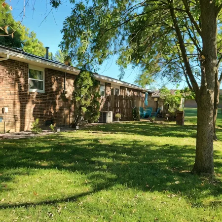 Shady Shelter - Quiet Comfort, Family Friendly - close to everything!