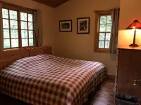 Doig Cabin: Support a great cause while on vacation! - 샬레 호텔