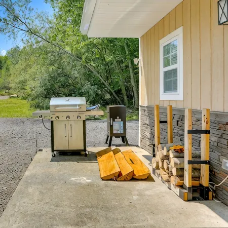 Secluded Poconos Cabin with Fire Pit on 75 Acres!