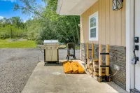 Secluded Poconos Cabin with Fire Pit on 75 Acres! - spa
