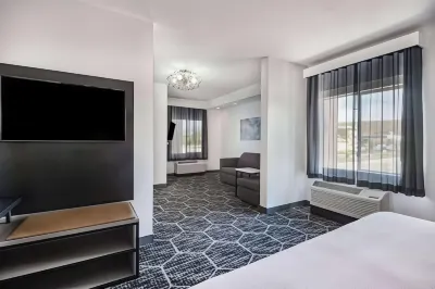 La Quinta Inn & Suites by Wyndham Yucaipa Hotels near Deseret Industries Thrift Store & Donation Center