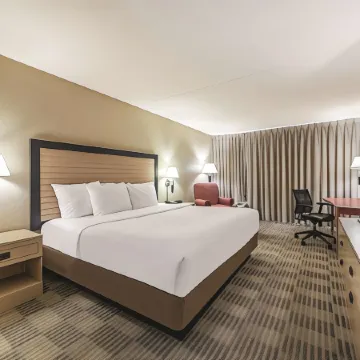 Ramada by Wyndham Fairfield NJ