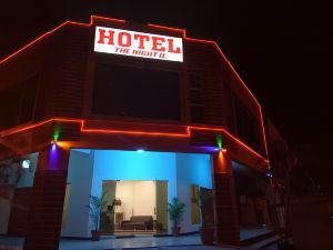 Super OYO 439 Night Queen Hotel