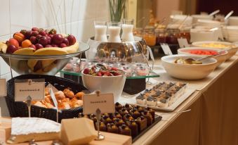 Century Park Hotel La