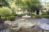 Cottage Grove Inn