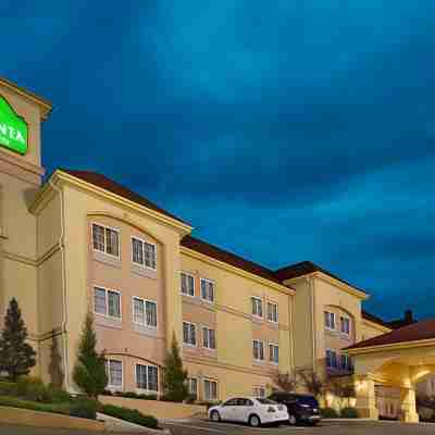 La Quinta Inn & Suites by Wyndham Vicksburg Hotel Exterior