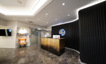 Jephson Hotel & Apartments