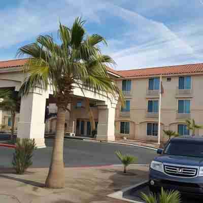 MainStay Suites El Centro I-8 Hotel Exterior