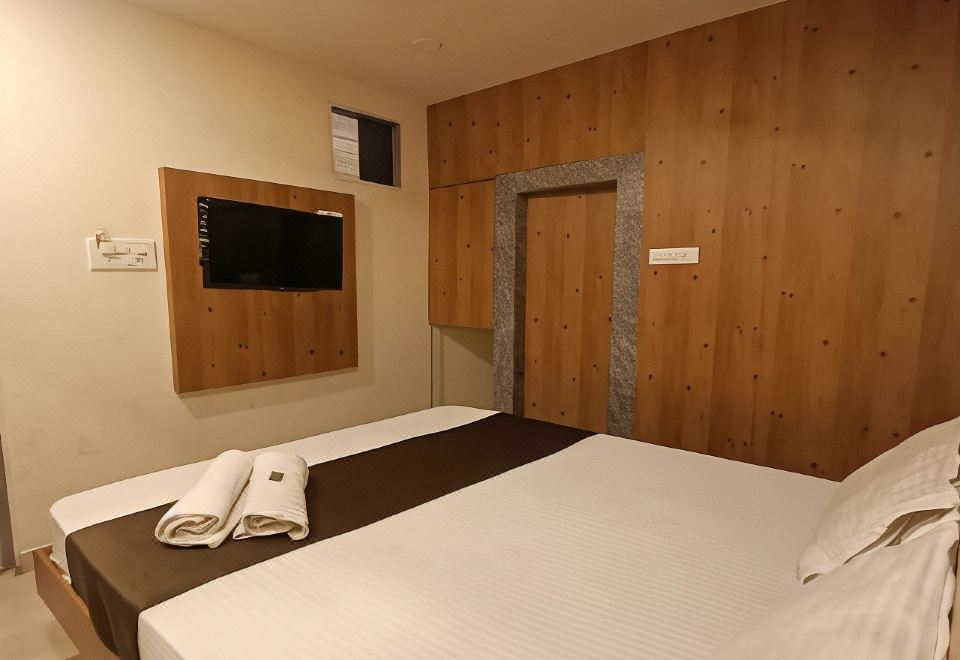8. Hotel Ap..