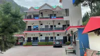 Red Rose Hotel Balakot فنادق في Balakot