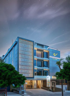 Grand Viveana Hotel dekat Borma Toserba Dakota