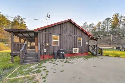 Private Hot Tub Dog-Friendly Red River Gorge Home Hotels in Wolfe County