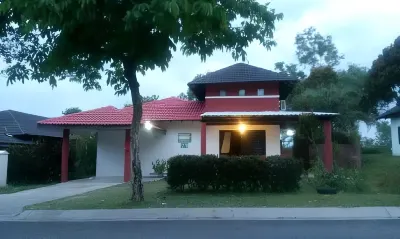 Ann Homestay Villa Hoteles en Pegoh