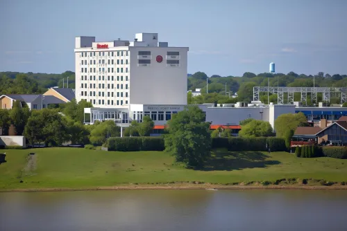 Sheraton Louisville Riverside Hotel Hotel di Jeffersonville