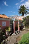 Inn & Art Gallery & Appartments Hotels in Canico