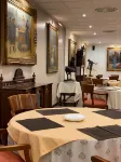 Hotel Plaza Mayor - Airport Shuttle