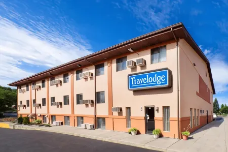 Travelodge by Wyndham la Porte/Michigan City Area Отели в г. Ла-Порт