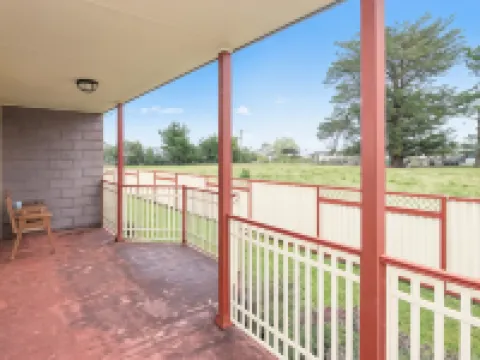 Marsden Court Apartments Hotels in Strahan