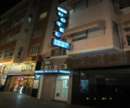 LC Hotel Urbano Hoteles cerca de Escultura San Juan Bautista de Salvador Dalí