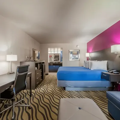 Stratford House Inn Hotels near فرونتير سيتي