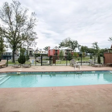 Community Pool, Fishing Ponds, Hot Tub, Large Family Room-Single Story