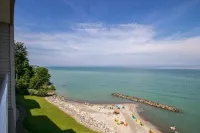 Lakefront Condo Sleeps 7-3br/2ba private beach/balcony/indoor pool  specials-ask