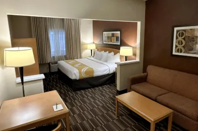 Quality Suites Near West Acres Hotels in Fargo
