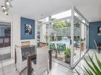 Atlantic Breeze Hotels near Paddocks shopping Centre