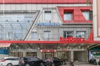 RedDoorz Plus @ Cemara Asri Medan Hotel dekat Pasar Pancur Batu