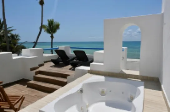 Pelicano Inn Playa del Carmen - Beachfront Hotel
