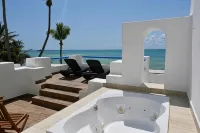 Pelicano Inn Playa del Carmen - Beachfront Hotel