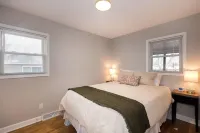 Updated 3 bed + office ranch home close to Downtown Madison Hotels in Monona