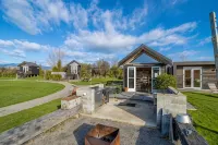 Appleby House & Rabbit Island Huts - Pet friendly