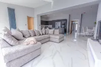 Beautiful Modern Open Plan Living with Hot Tub Hotels in Kelty
