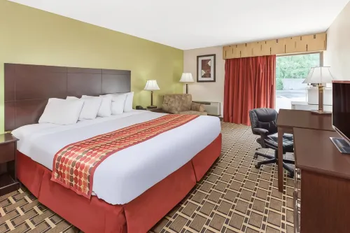 Days Inn & Suites by Wyndham Madison Heights MI Hotels in Clawson
