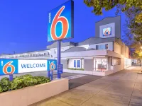 Motel 6 San Jose, CA - Convention Center Отели рядом с достопримечательностью «Спортивный комплекс «SAP-центр»»