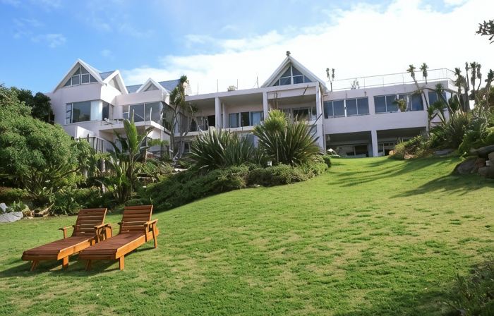 The Pink Lodge on the Beach