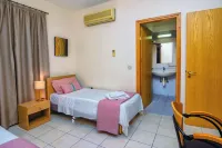 Exceptional Large Villa, Free Heated Pool 1 Nov - 15 Jan, Privacy,Prime Location