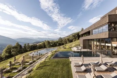Santre Dolomythic Home Hoteles cerca de Val di Funes