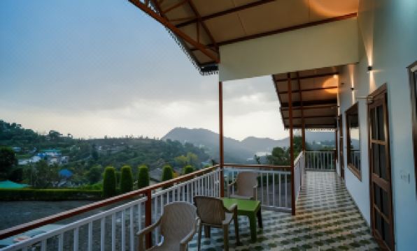 4. 모날 메도우스..