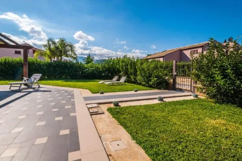 Villa Ricky, near the beach in full relaxation