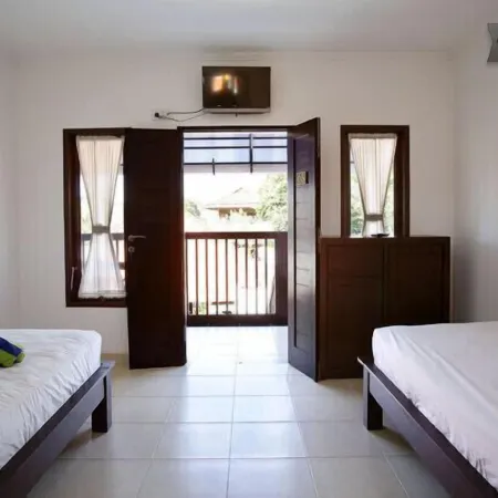 Sanur Guest House Отели рядом с достопримечательностью «Пляж Пенджембак»