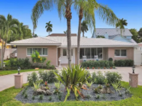 6 Br with Heated Pool Close to Beach Hotels in Lighthouse Point