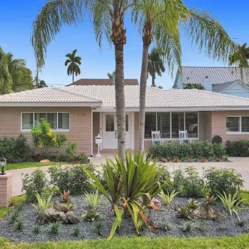 6 Br with Heated Pool Close to Beach